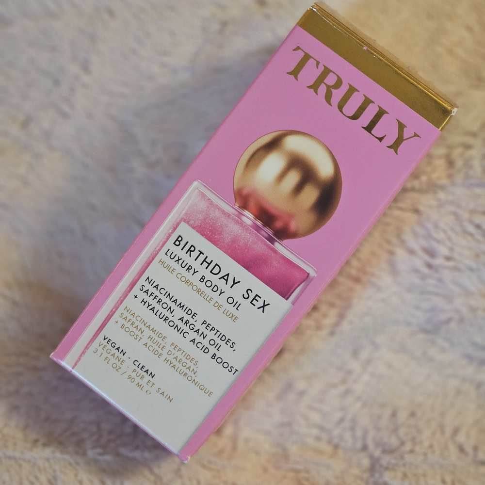 Truly Pink Luxury Body Oil - Picture 2 of 4